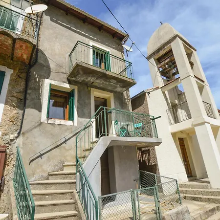 2 Bedroom Gorgeous In Hébergement de vacances *